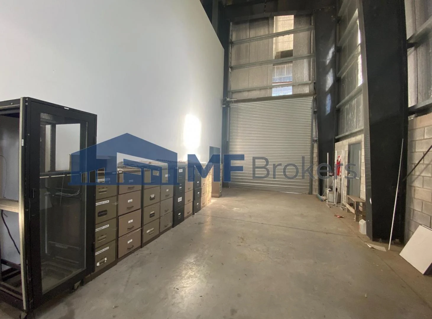 Foto de Alquiler excelente galpón - imagen comercial y 700 m2 de Oficinas zona, imagen 4