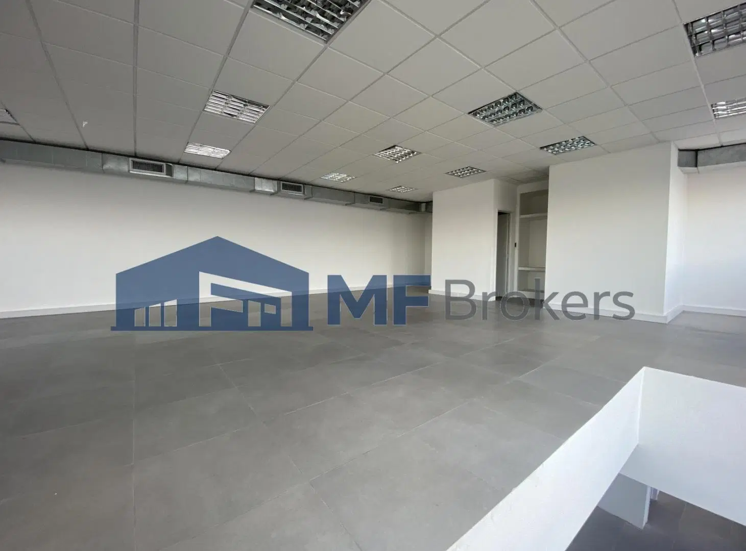 Excelente nave industrial con puentes grua, gas y fuerza motriz 3