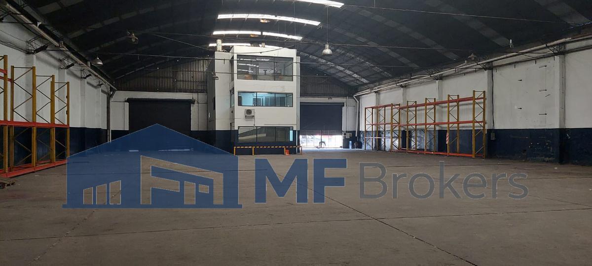 Foto de Excelente galpón en zona industrial Ballester, imagen 2