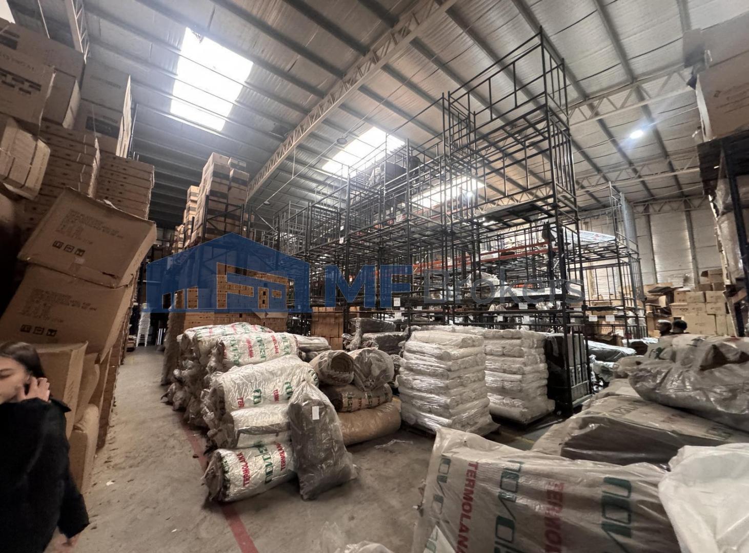 Foto de Galpón comercial/industrial con oficinas en alquiler, imagen 1