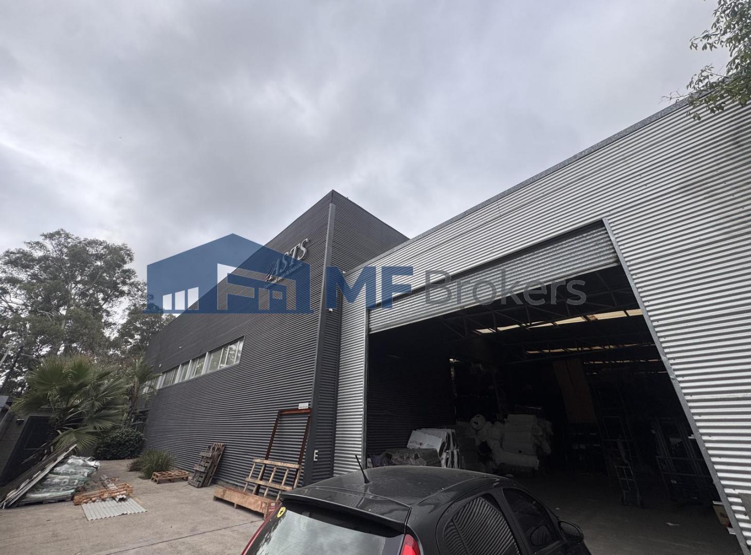 Foto de Galpón comercial/industrial con oficinas en alquiler, imagen 3