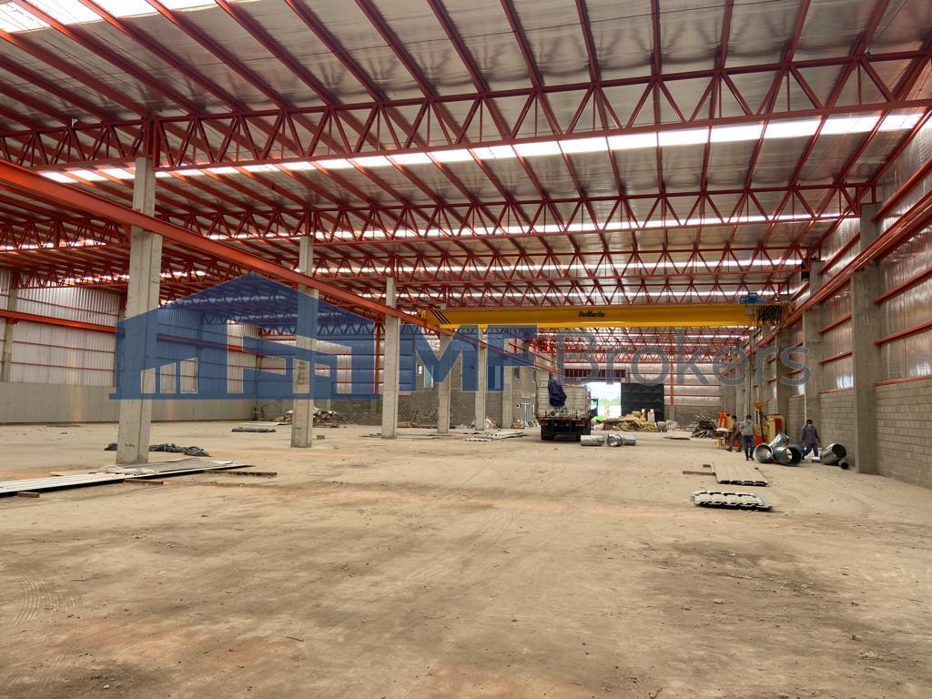 Foto de Excelente nave industrial con puentes grua, gas y fuerza motriz, imagen 3