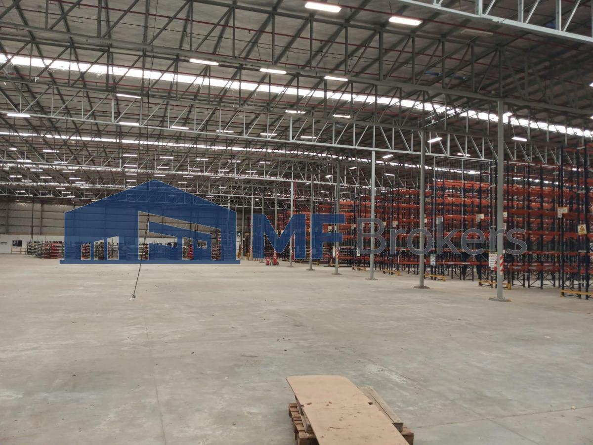 EXCELENTE NAVE AAA en alquiler con docks de carga - Parque Industrial Garin