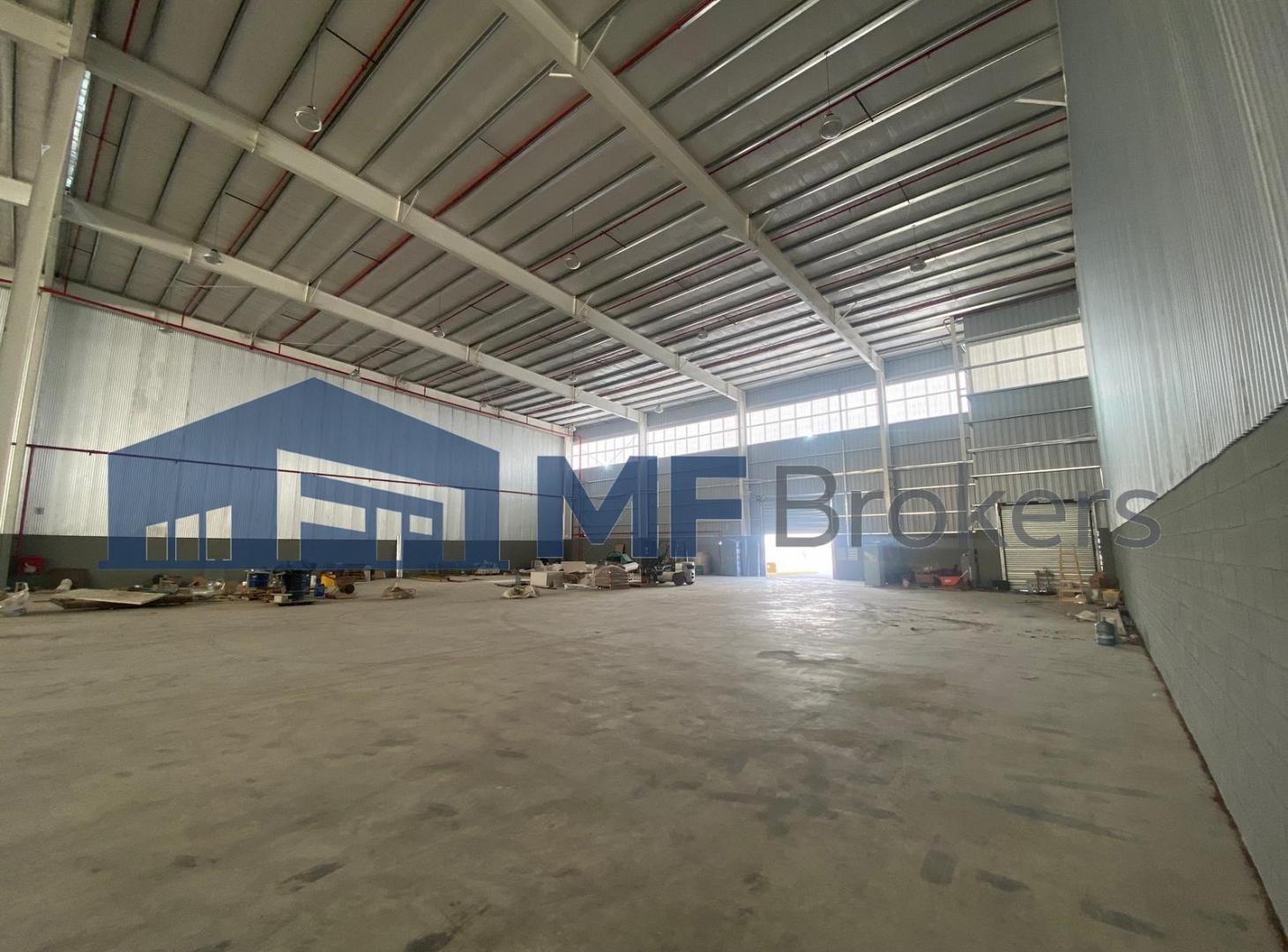 Foto de Nave industrial en predio cerrado con seguridad 24hs próxima a, imagen 2