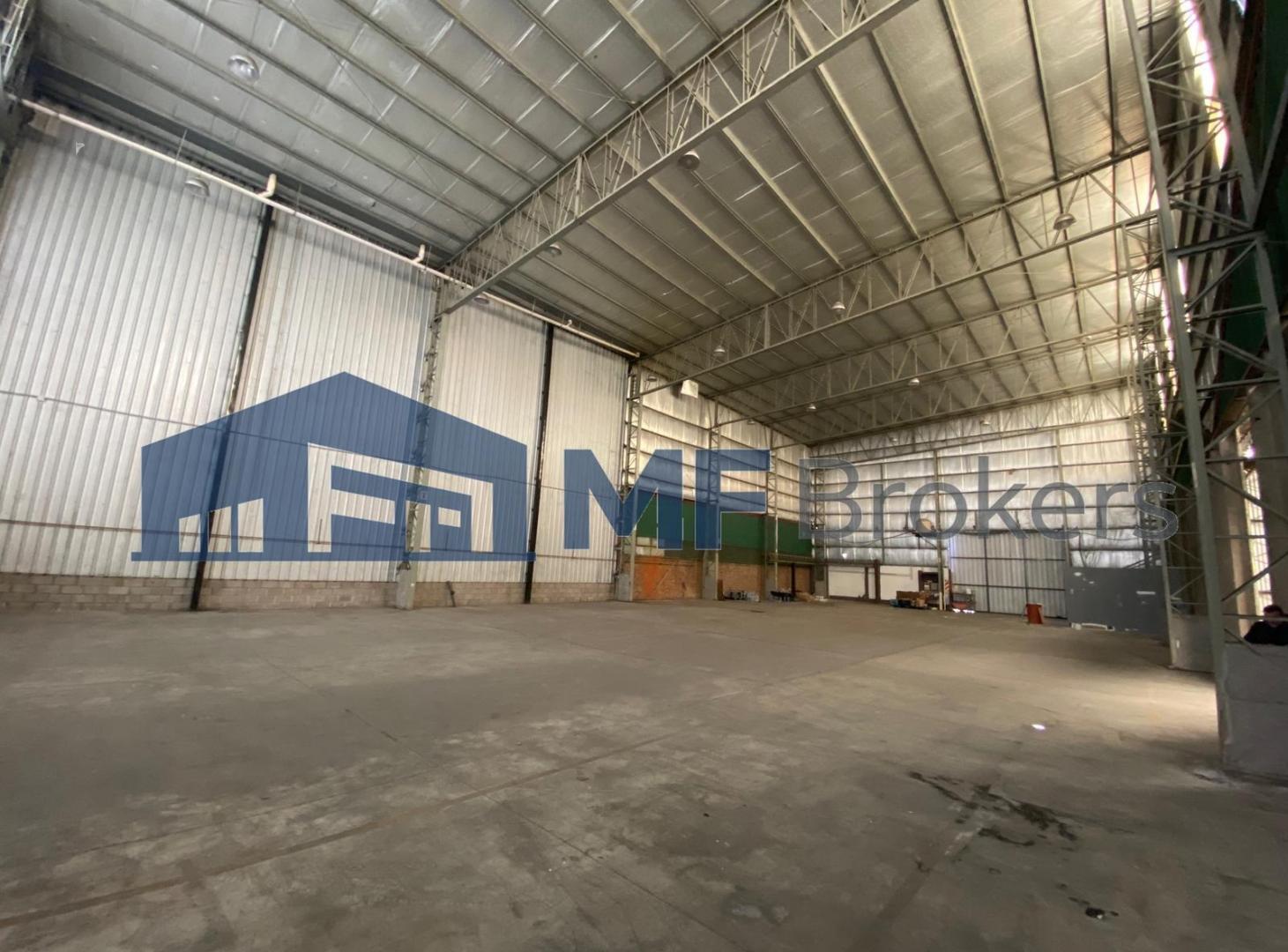 Foto de Galpón de 800 m2 cubiertos en predio industrial de Garín a mts de, imagen 2