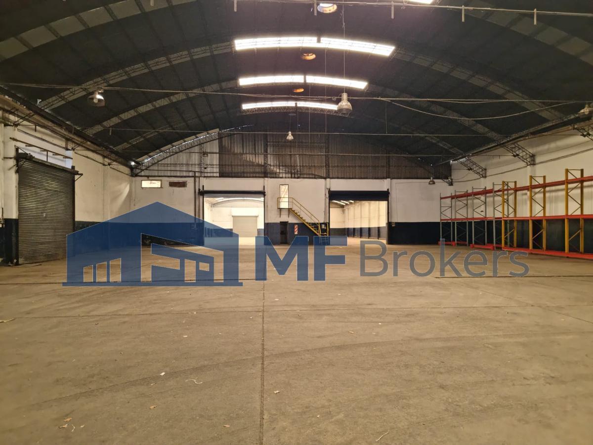 Foto de Excelente galpón en zona industrial Ballester, imagen 2