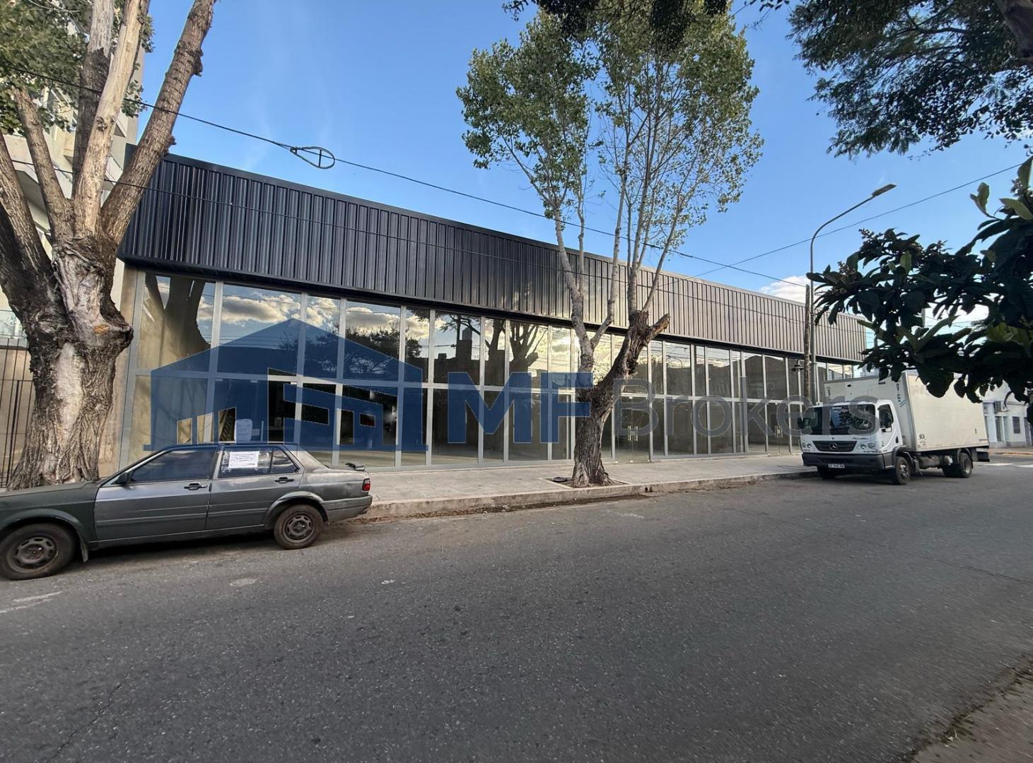 Foto de Excelente local / deposito doble altura en esquina, imagen 1