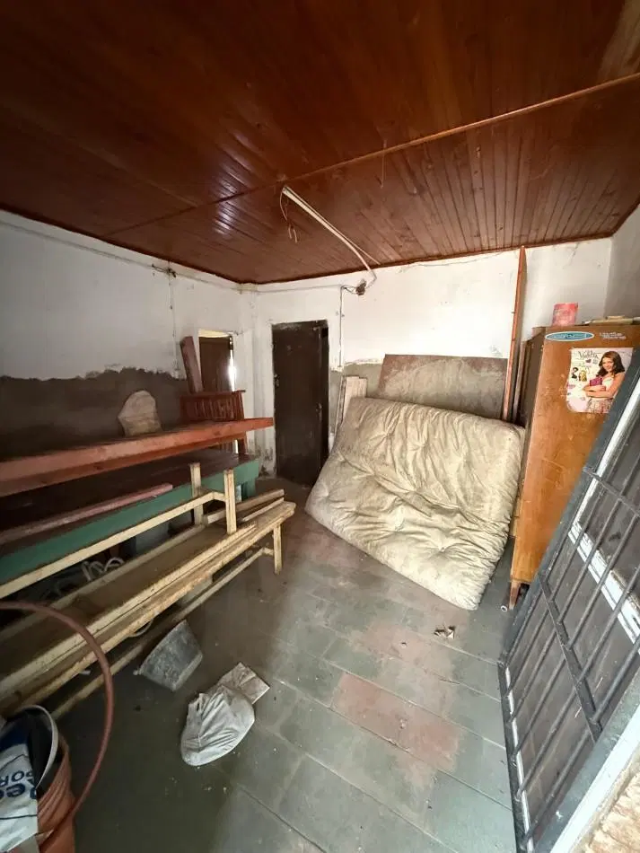Lote con construccion — Calle Francia 4651. Excelente oportunidad para vivienda o inversion. 3