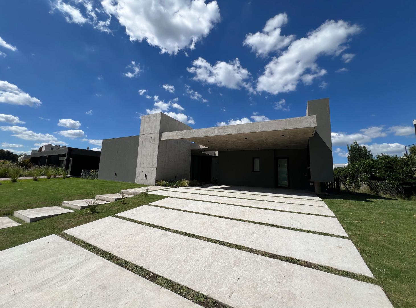 Venta - Casa 4 dormitorios - La Calesa - Pilara