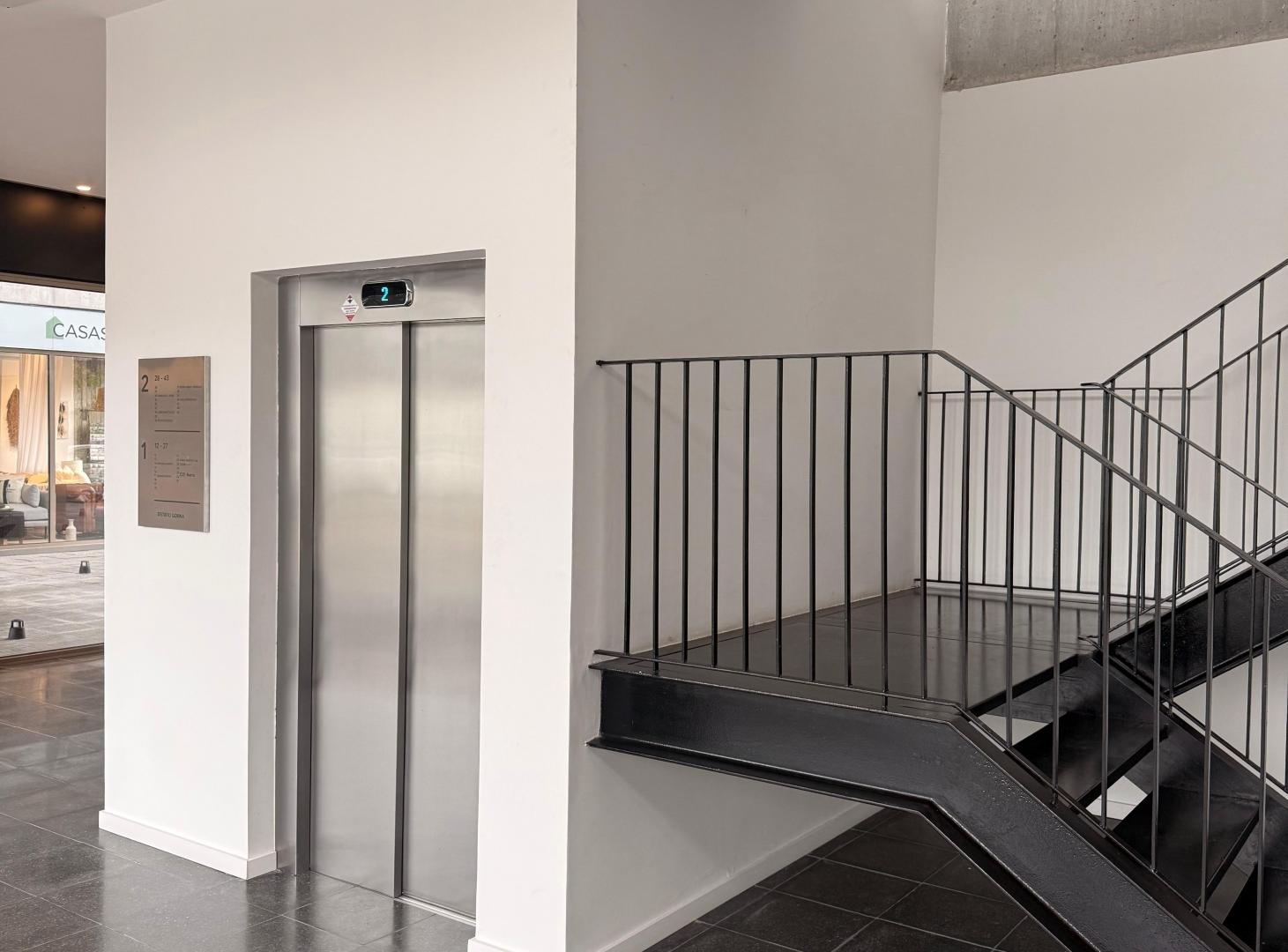 Foto de Oficina comercial en alquiler | Distrito Gorina, imagen 2