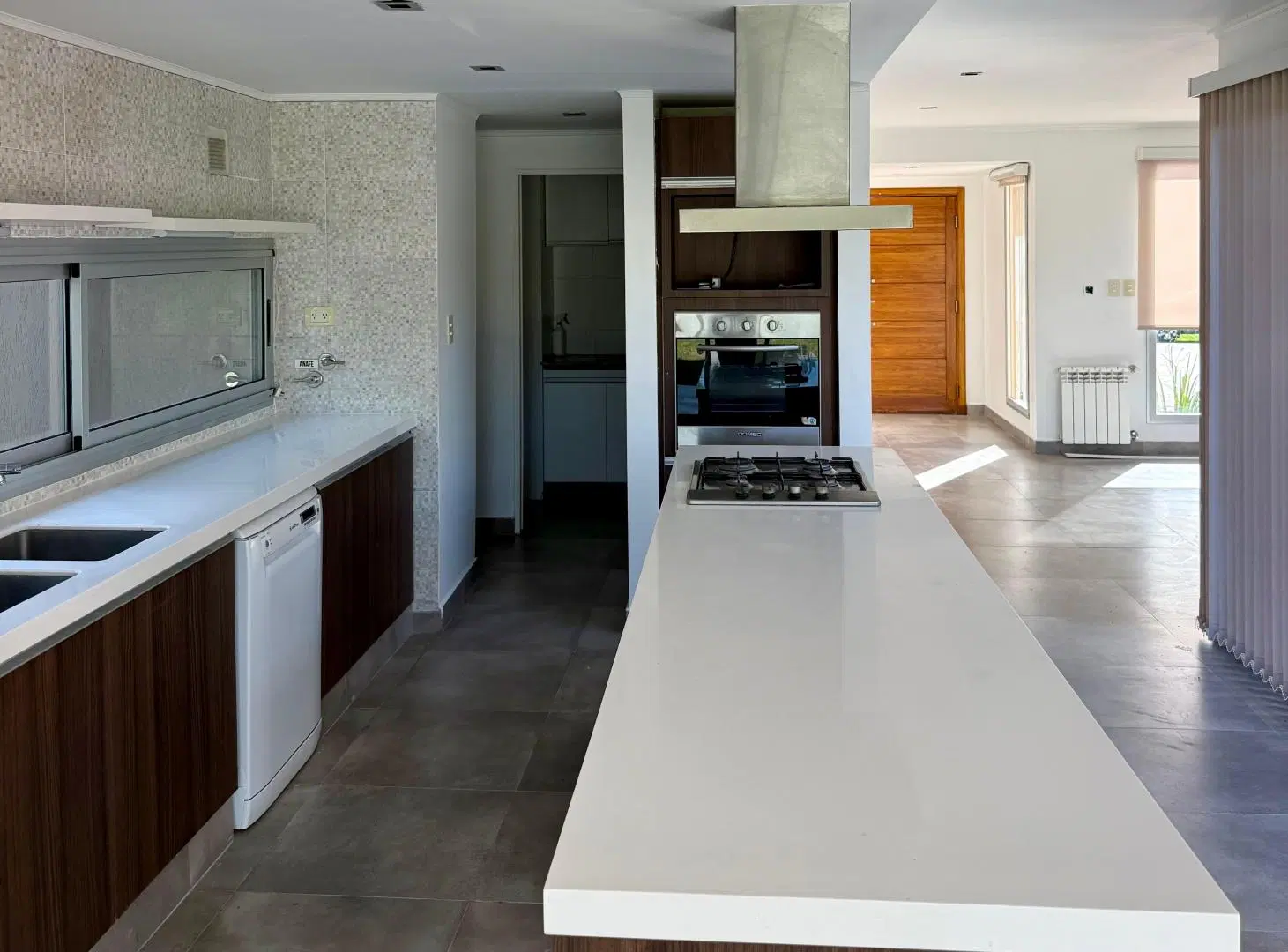 Casa en alquiler en Lomas de City Bell 2