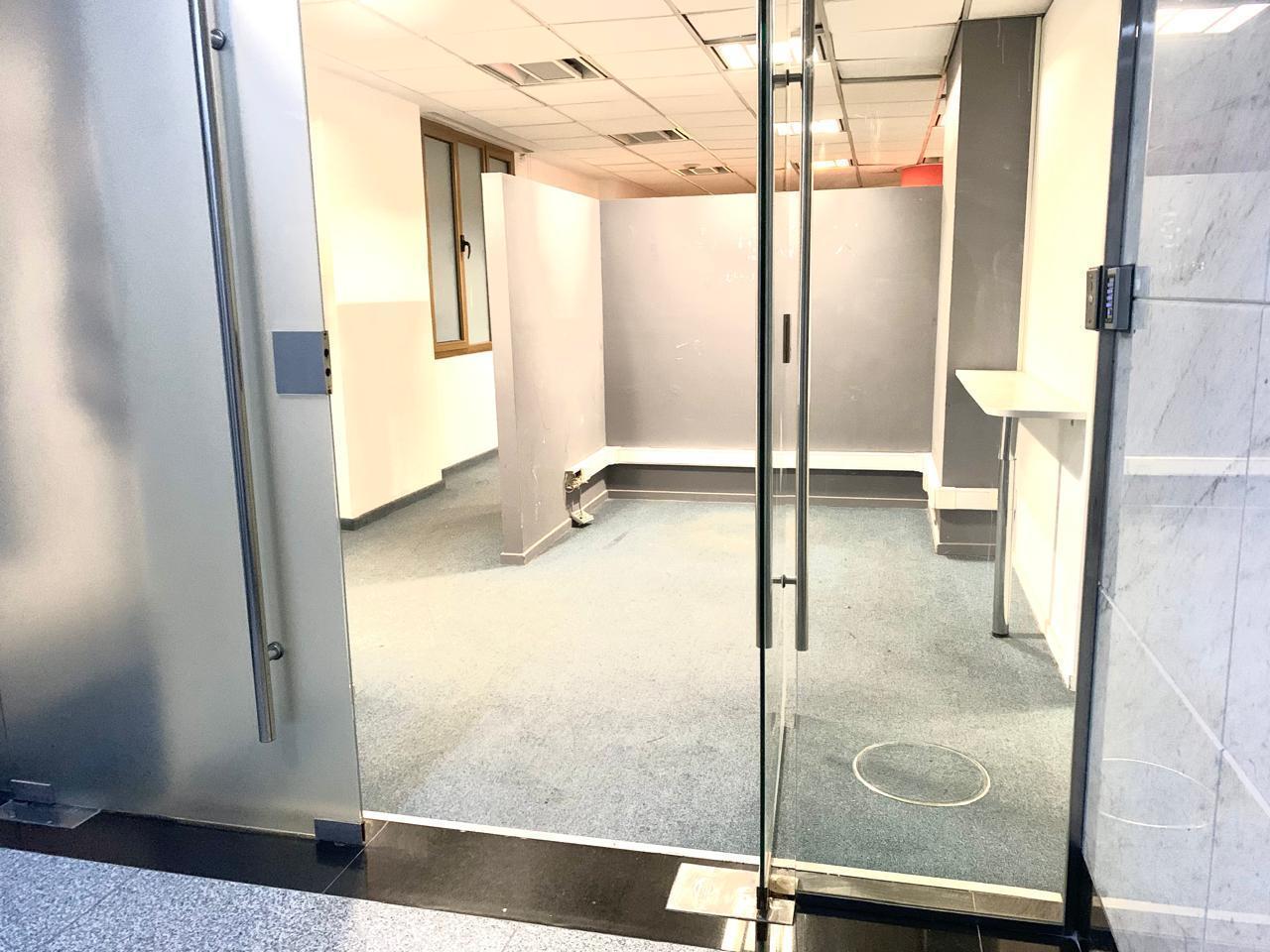 Alquiler piso de oficinas 5 despachos con balcón en Microcentro