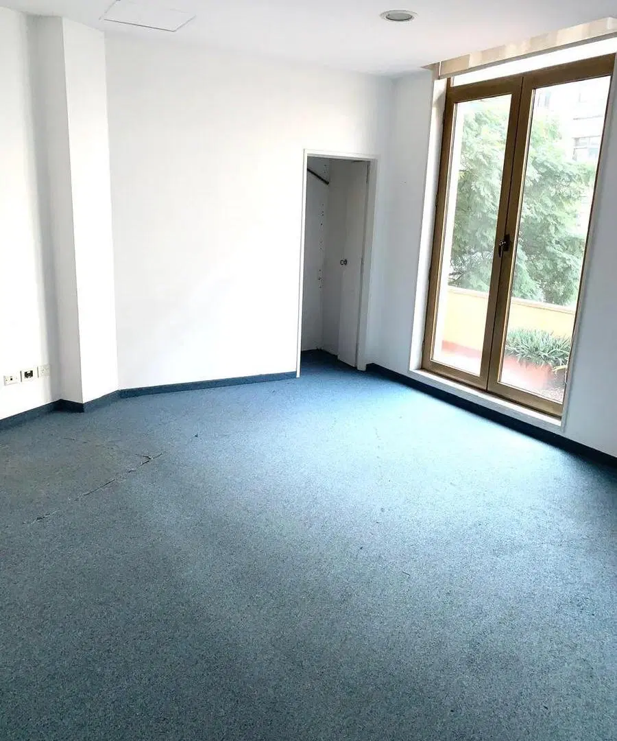 Alquiler piso de oficinas 5 despachos con balcón en Microcentro 5