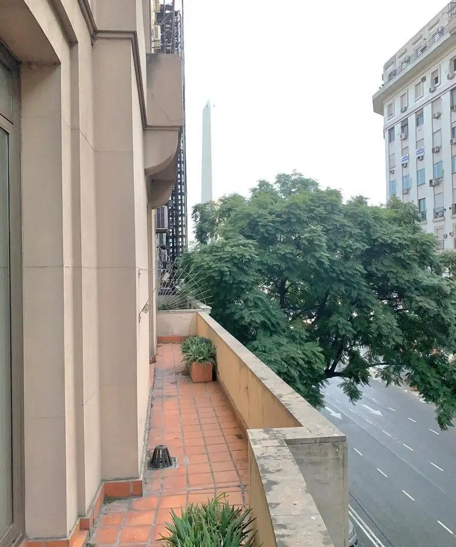 Alquiler piso de oficinas 5 despachos con balcón en Microcentro 2