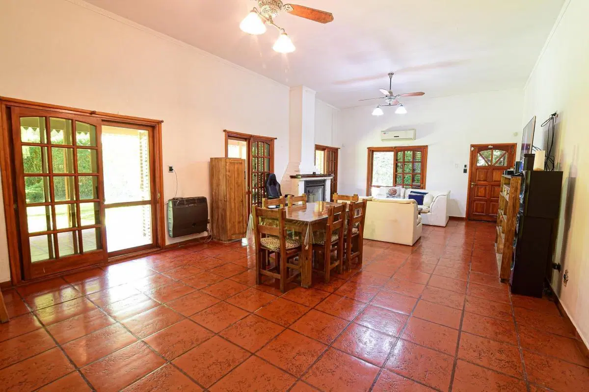 Venta casa 4 ambientes 372 m2 con pileta y parrilla en Ezeiza 2