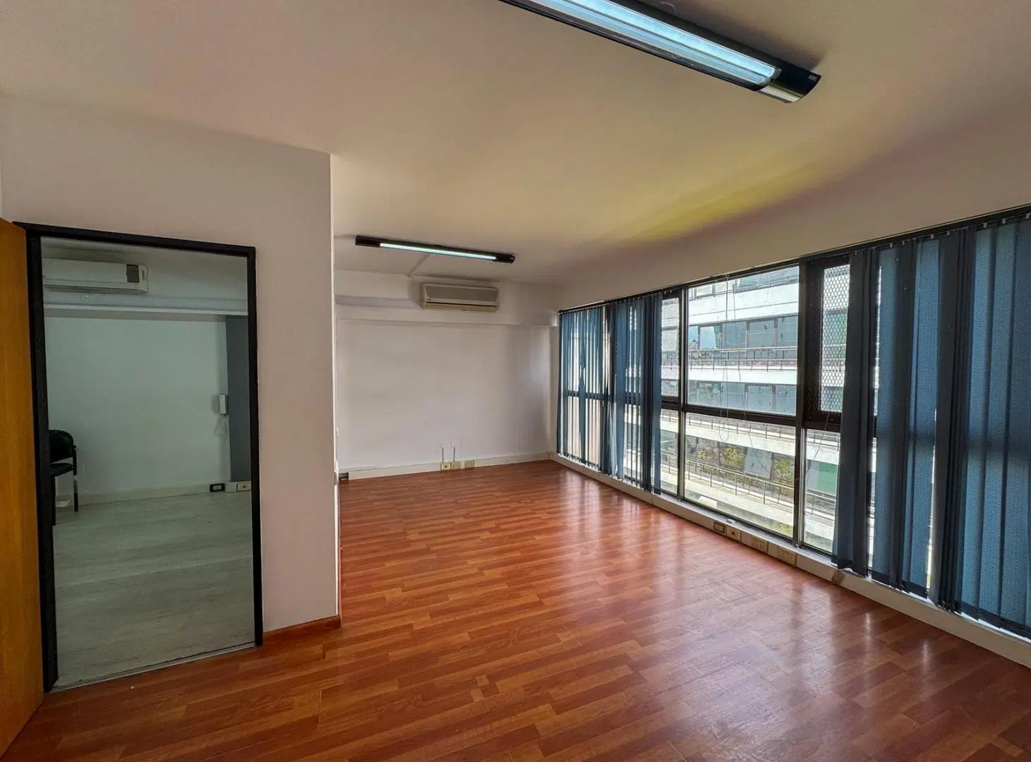 Alquiler de oficina 4 ambientes 97 m²  en Monserrat 4