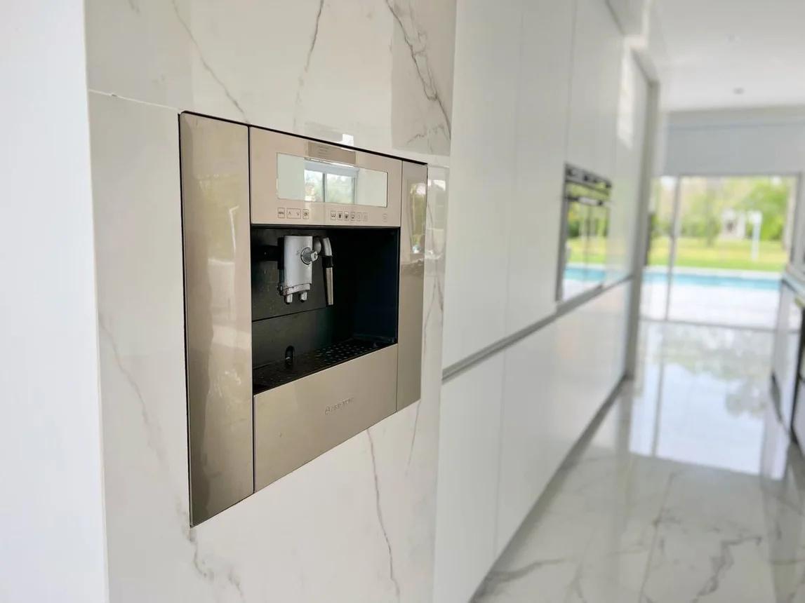 Foto de Venta casa 4 ambientes con parque y pileta en Haras del Sur I, imagen 3