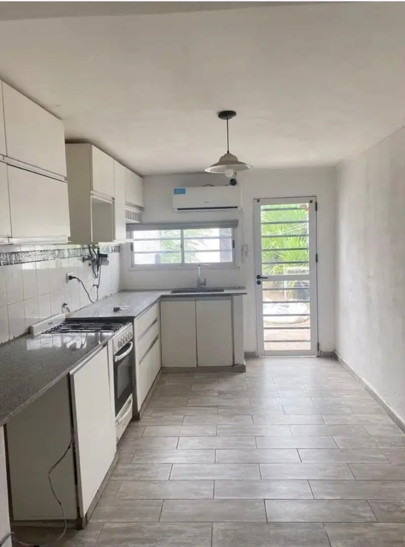 Venta PH 2 ambientes con patio en Los Hornos La Plata 4