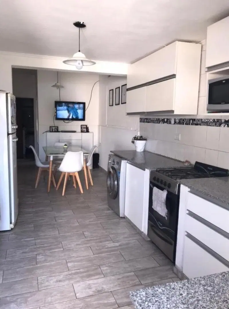 Venta PH 2 ambientes con patio en Los Hornos La Plata 3