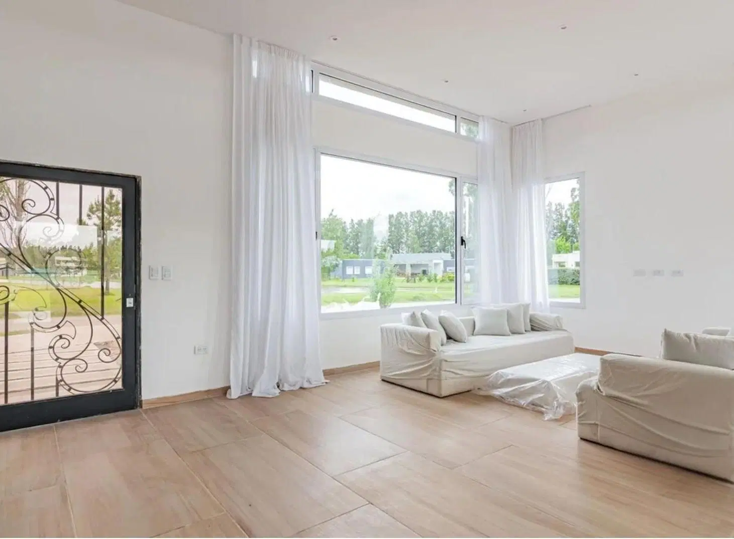 Alquiler casa a estrenar con costa de lago en Miralagos II 4