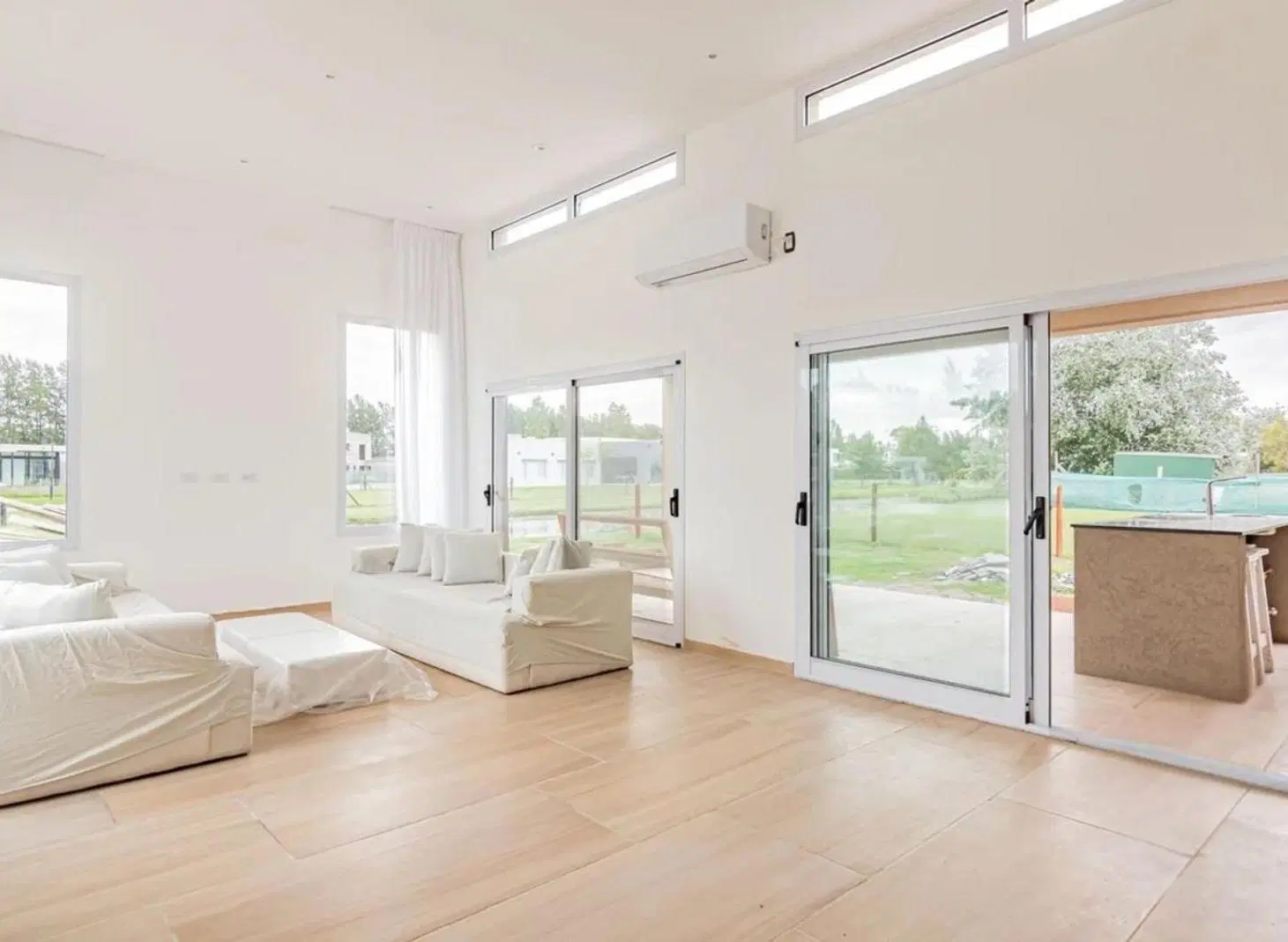 Alquiler casa a estrenar con costa de lago en Miralagos II 2