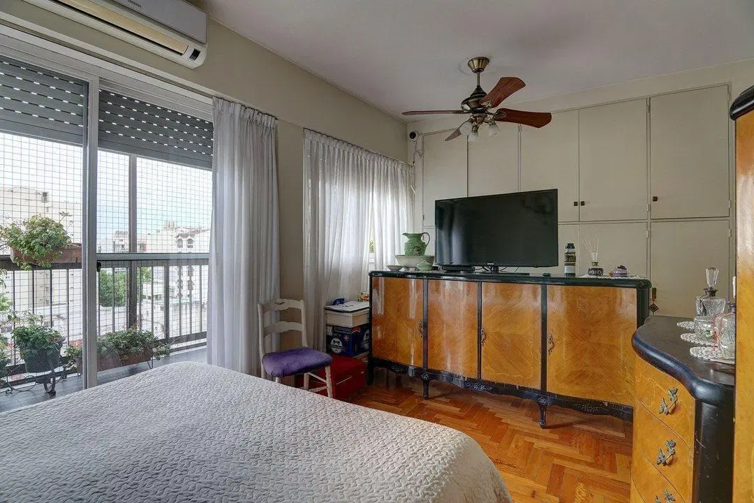 Venta Departamento 4 ambientes con balcón y cochera en Floresta 4