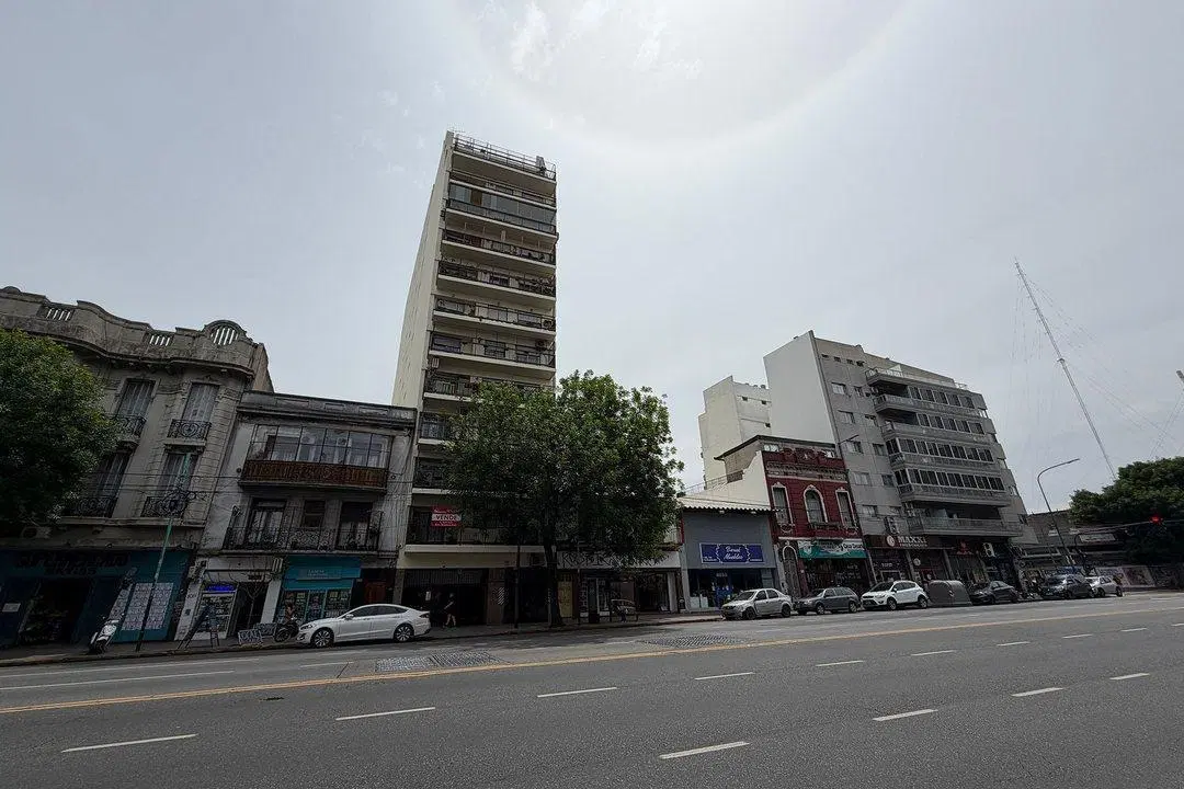 Venta Departamento 4 ambientes con balcón y cochera en Floresta 8