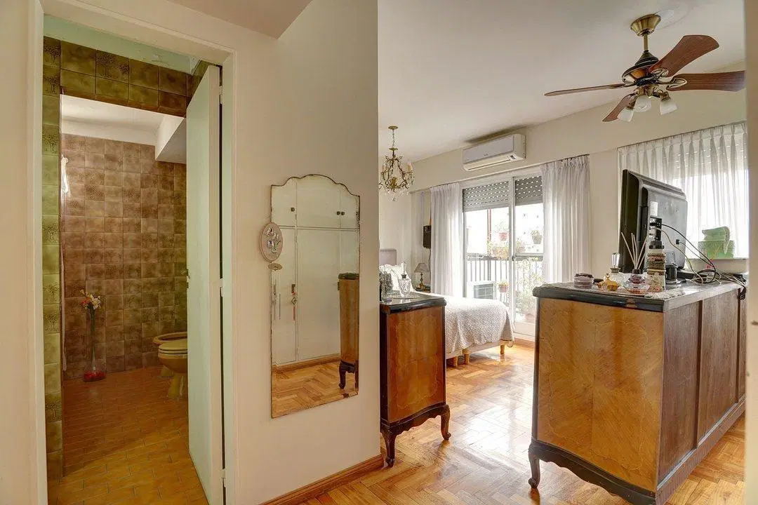 Venta Departamento 4 ambientes con balcón y cochera en Floresta 5