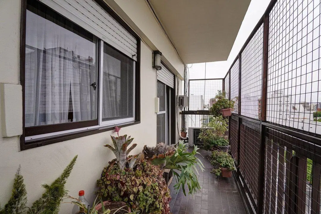 Venta Departamento 4 ambientes con balcón y cochera en Floresta 2