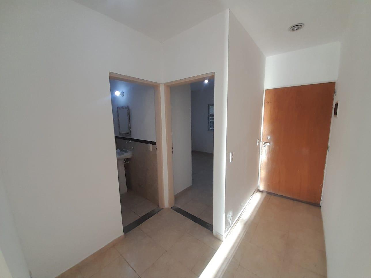 Foto de Venta Departamento 2 ambientes 37.5 m2 balcon y cochera José C Paz, imagen 1