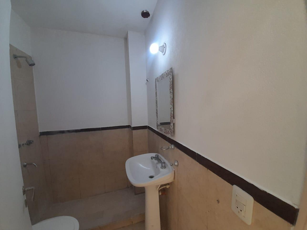 Foto de Venta Departamento 2 ambientes 37.5 m2 balcon y cochera José C Paz, imagen 2