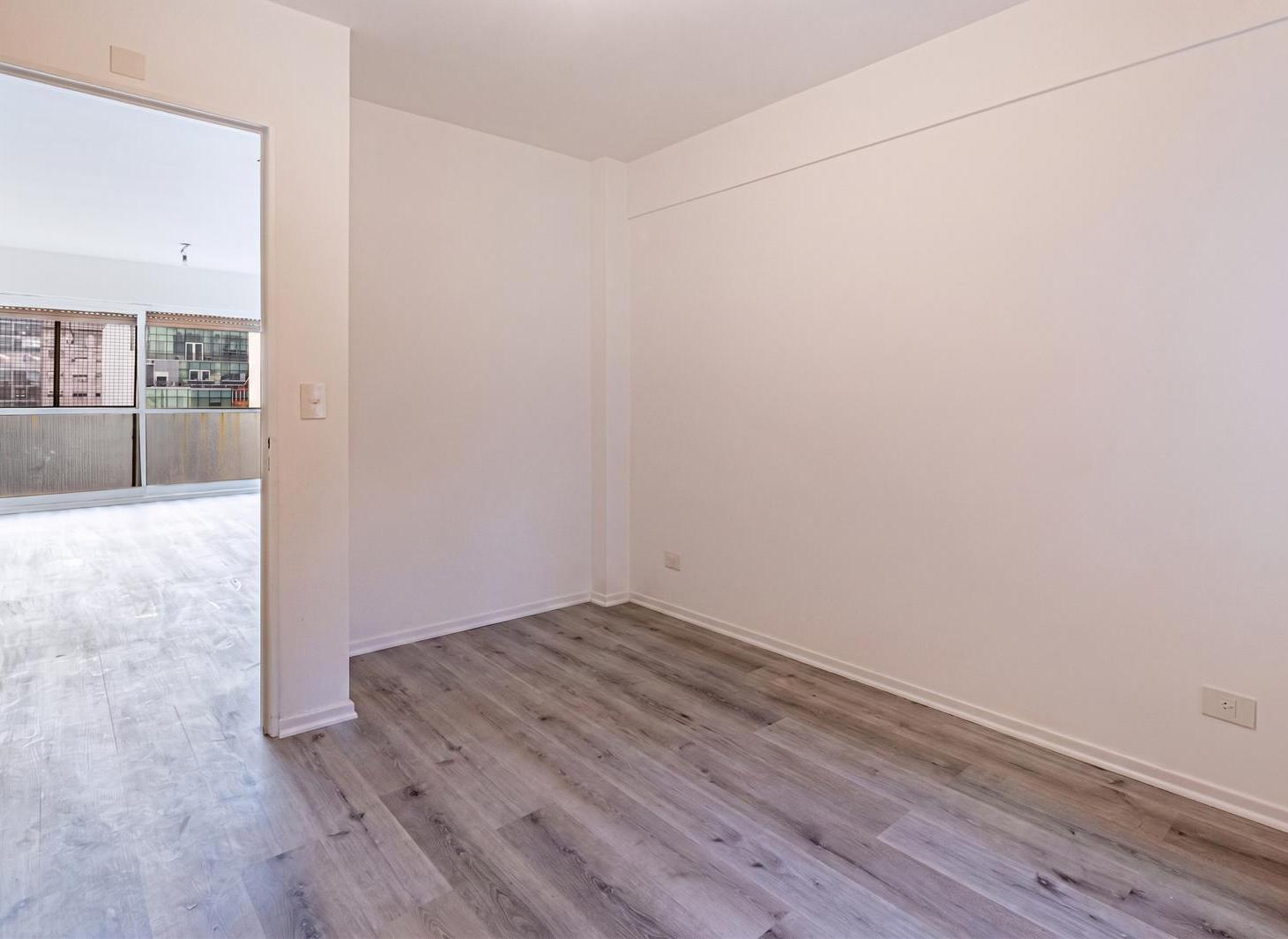 Foto de Venta departamento 2 ambientes 49 m² con balcón y baulera Microcentro, imagen 2