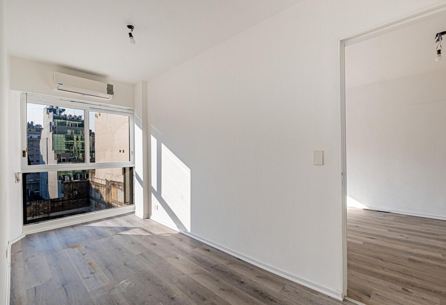 Foto de Venta departamento 4 ambientes 83 m2 con balcón y baulera Microcentro, imagen 3