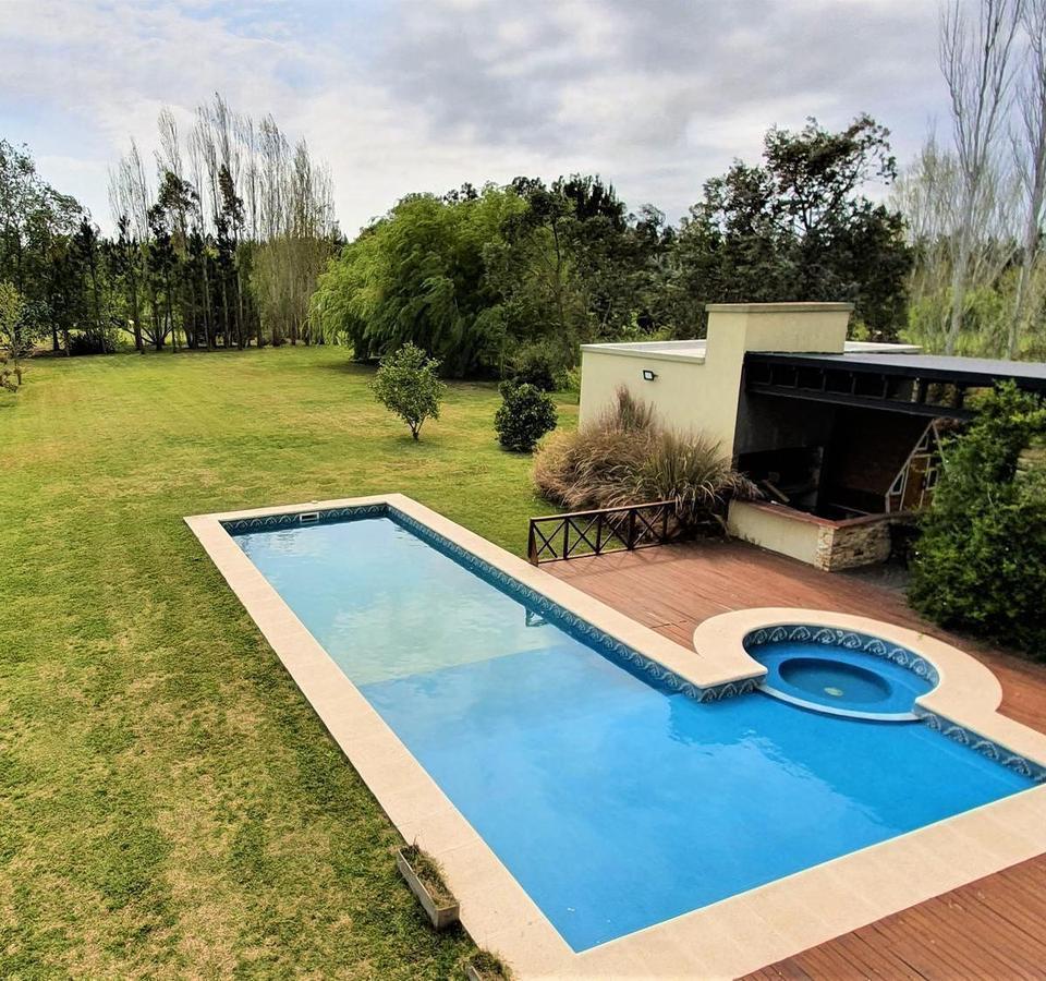 Foto de Venta Casa 8 ambientes de 601 m² con pileta, quincho en Campos de Roca 1 Coronel Brandsen, imagen 5