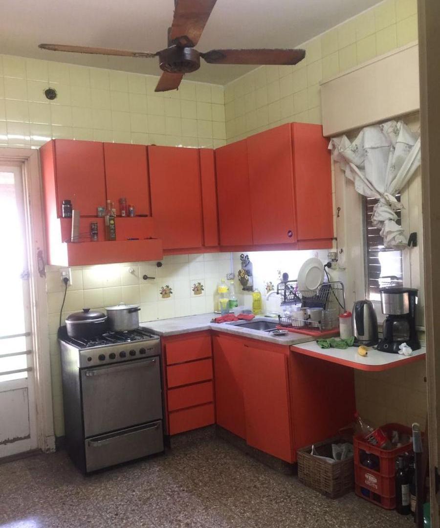 Foto de Venta casa 4 ambientes 84 m2 con quincho y jardín en Bernal, imagen 2