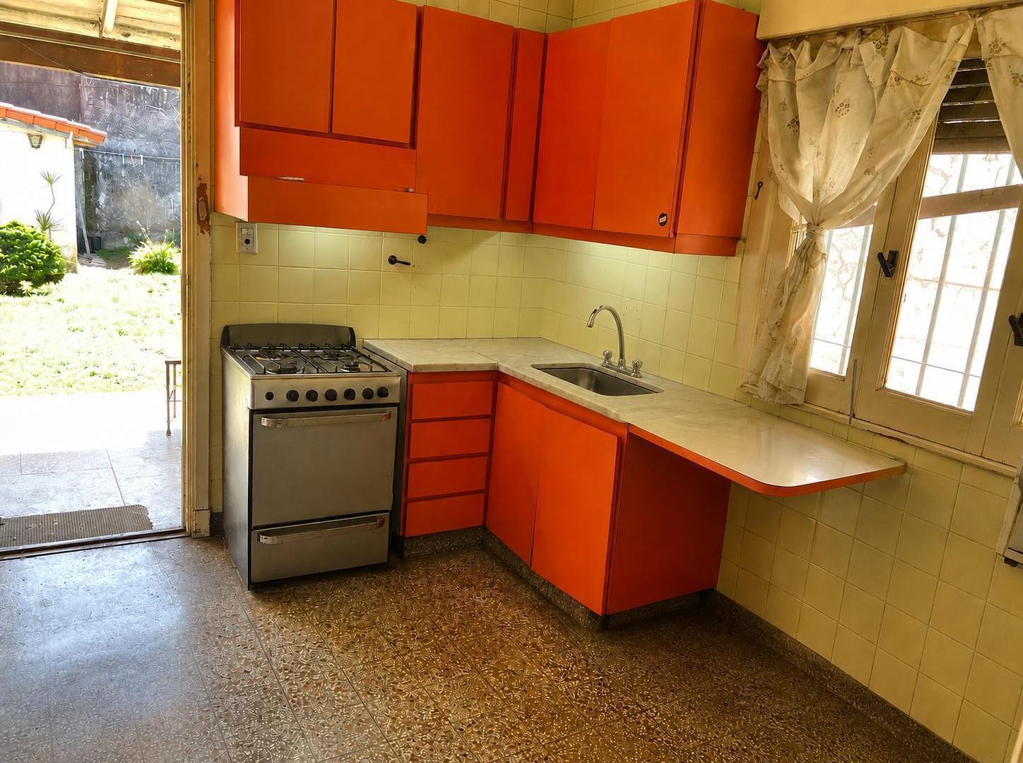 Foto de Venta casa 4 ambientes 84 m2 con quincho y jardín en Bernal, imagen 3