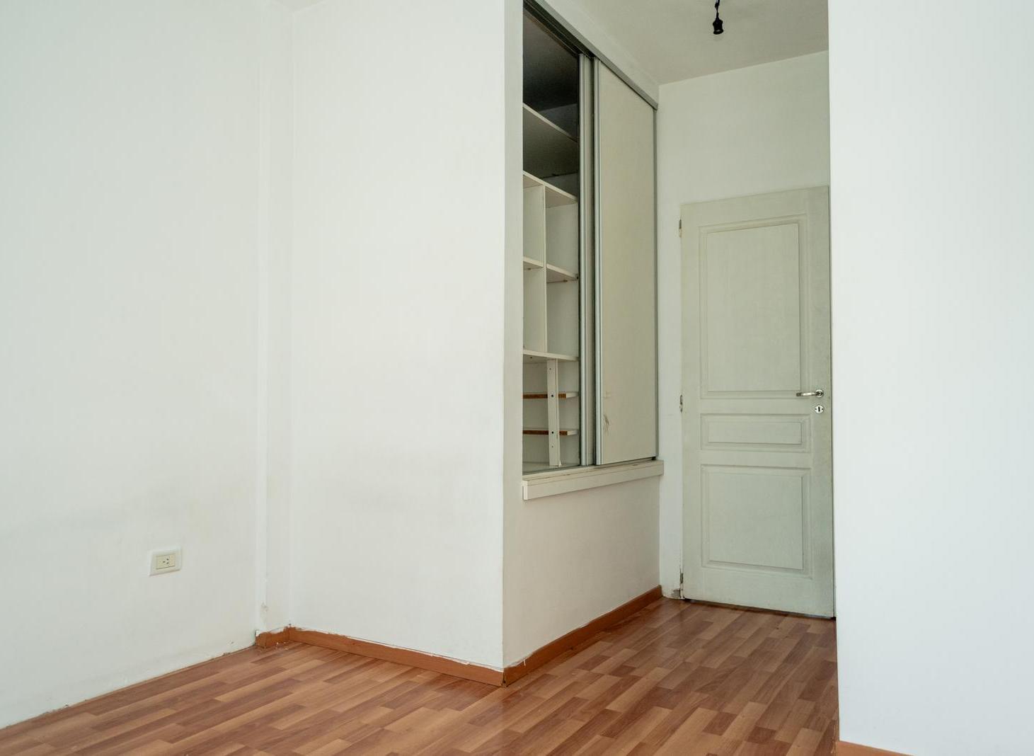 Foto de Venta Departamento dúplex 2 ambientes cochera y patio en Bernal Oeste, imagen 4