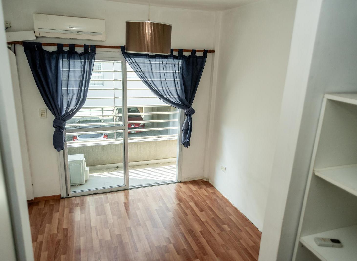 Foto de Venta Departamento dúplex 2 ambientes cochera y patio en Bernal Oeste, imagen 5