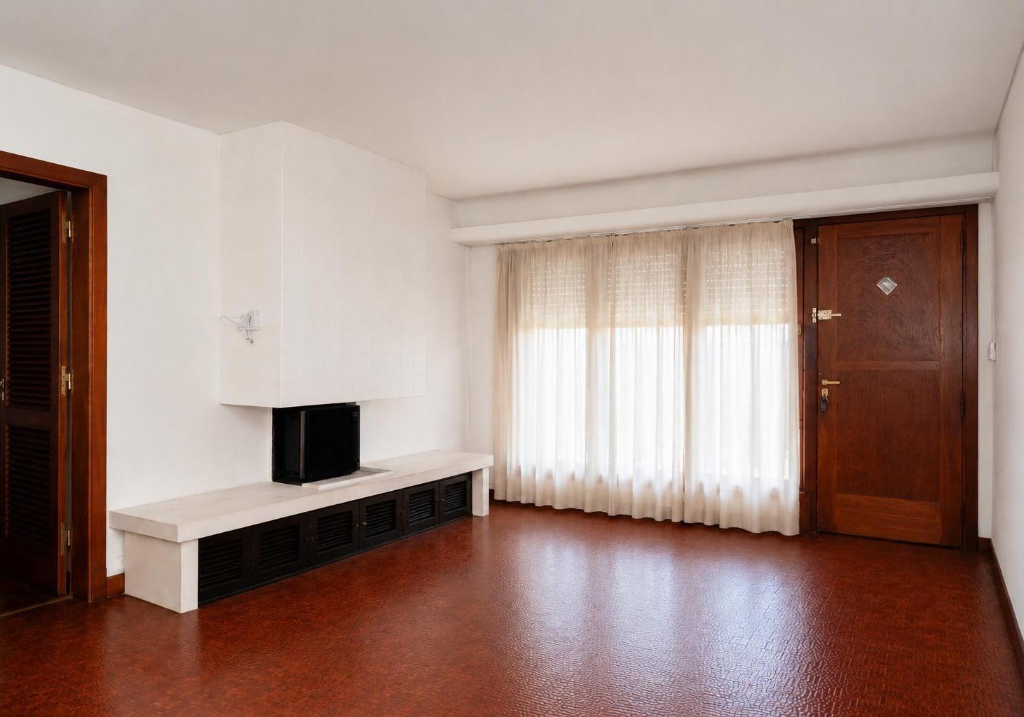 Foto de Venta casa 4 ambientes con jardín y cochera en Quilmes, imagen 3