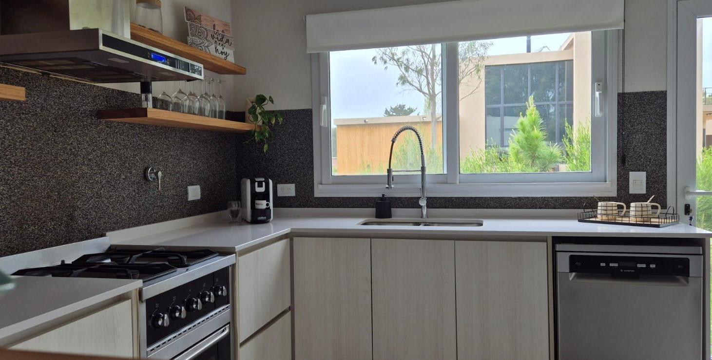 Foto de Venta Casa 6 ambientes con balcón terraza y cochera en Golf II Costa, imagen 5