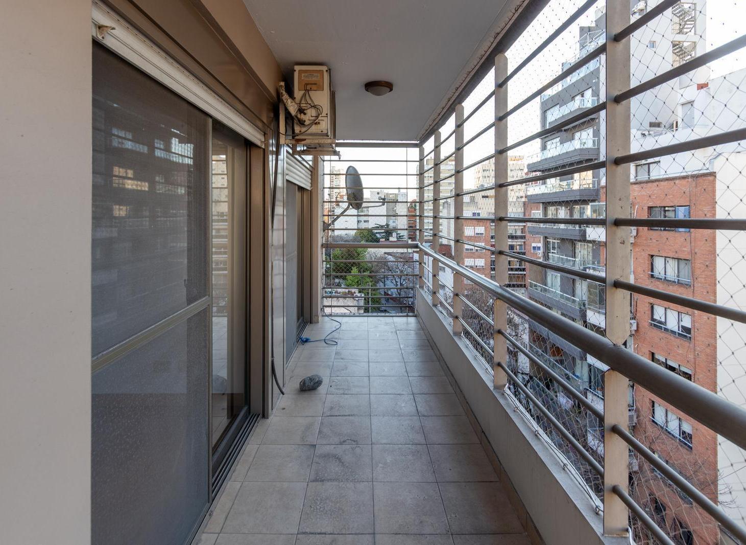 Foto de Venta departamento 3 ambientes con balcón amplio 2 cocheras en Caballito, imagen 2