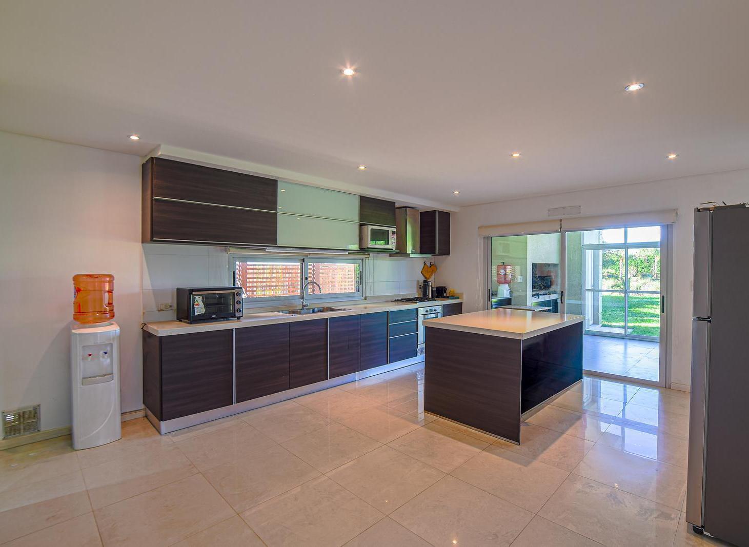 Foto de Venta casa 4 ambientes 212,47 m² jardin parrilla Barrio Los Talas, imagen 5
