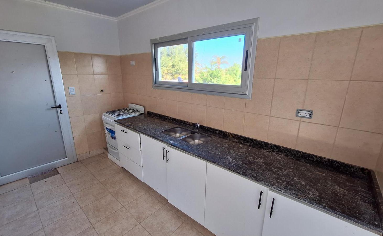Foto de Venta monoambiente 89,62 m² con amplio parque y quincho en Colón Entre, imagen 3