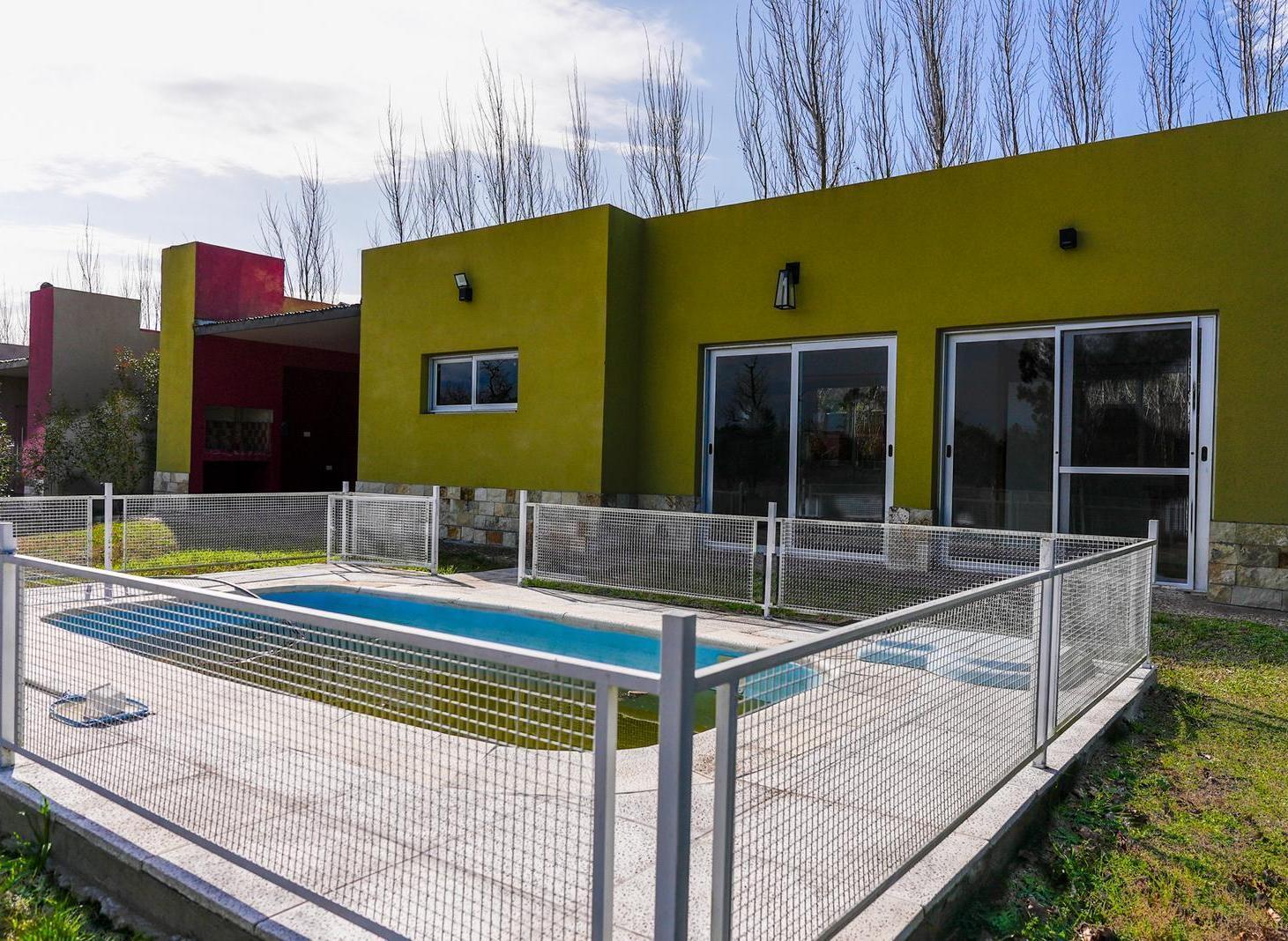Foto de Venta Casa tipo Loft con pileta y quincho en Colón Entre Ríos, imagen 1