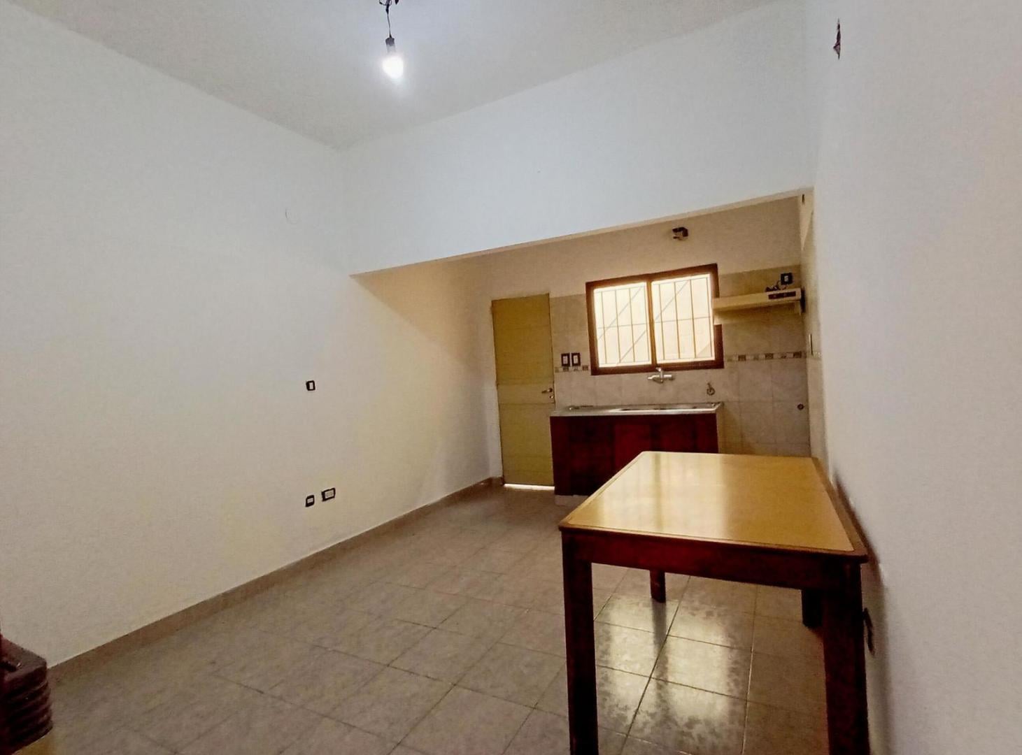 Foto de Venta PH 2 ambientes 94 m2 con amplio entre piso terraza en Lanús, imagen 3