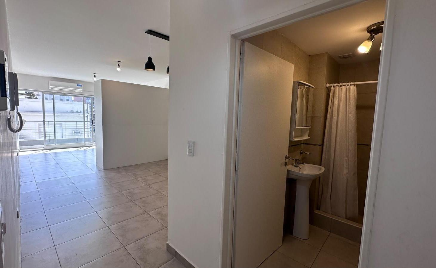 Foto de Venta monoambiente 35 m2 con balcón en Monserrat, imagen 1