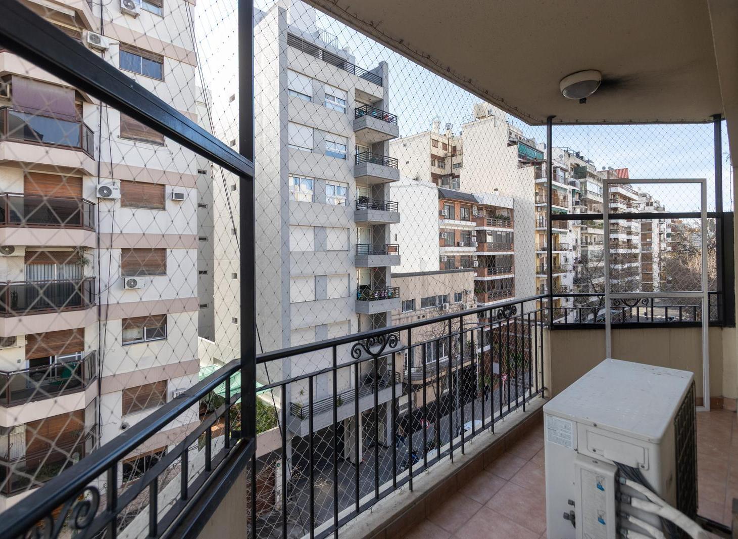 Foto de Alquiler Departamento 4 ambientes con cochera y balcón en Caballito, imagen 3