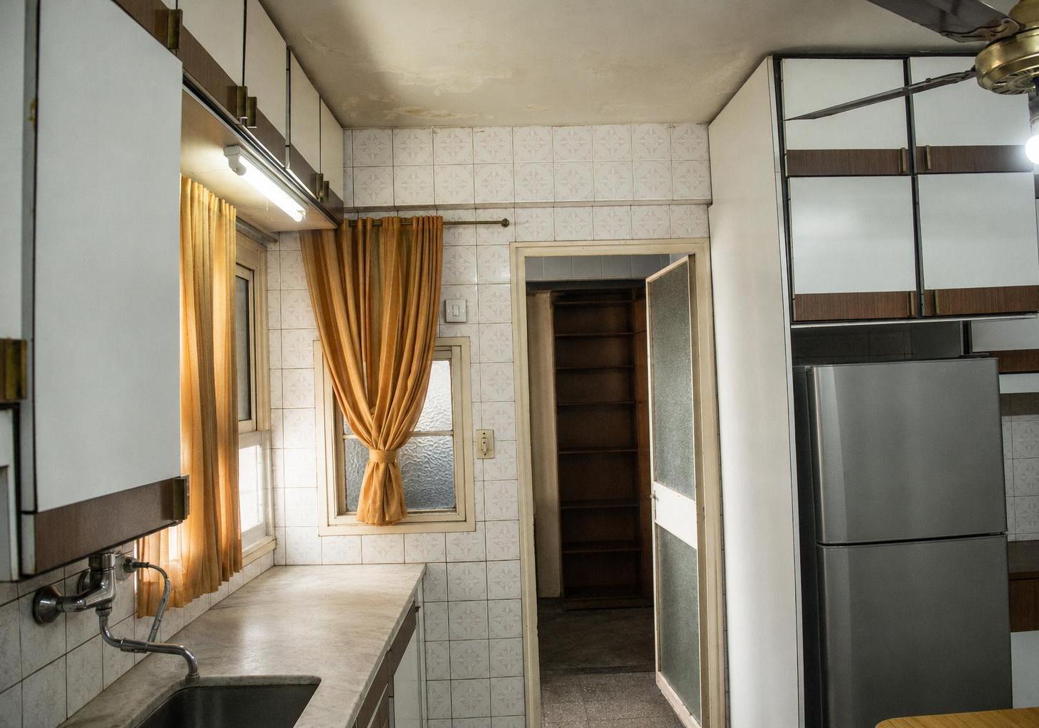 Foto de Venta Depto 4 ambientes 139 m2 balcón y dependencia en Balvanera, imagen 2