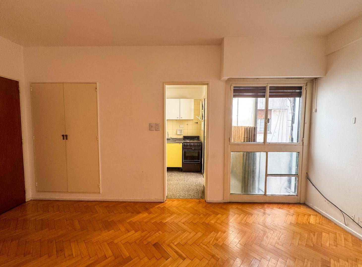 Foto de Venta Monoambiente con balcón en Almagro, imagen 1