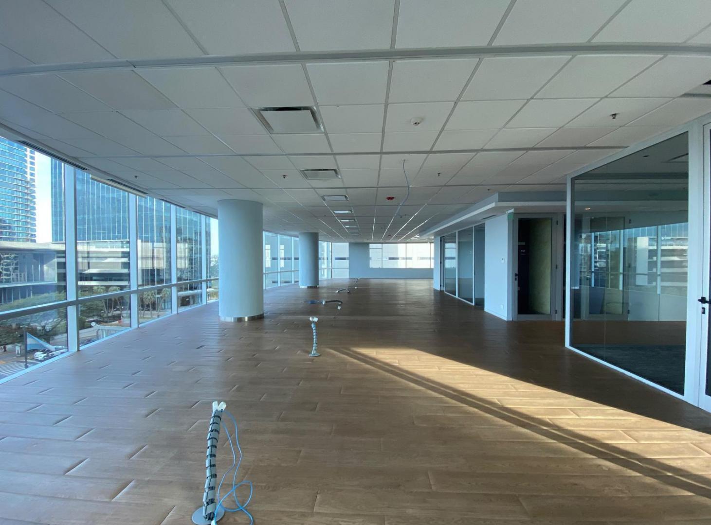 Foto de Alquiler Oficina 557 m2 planta entera 9 cocheras Edif. Proa Vicente, imagen 3